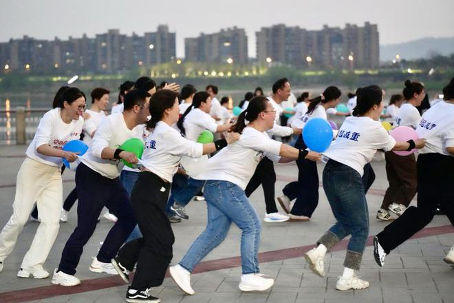 长沙市中心医院体重管理年活动之橘子洲徒步暖心启程
