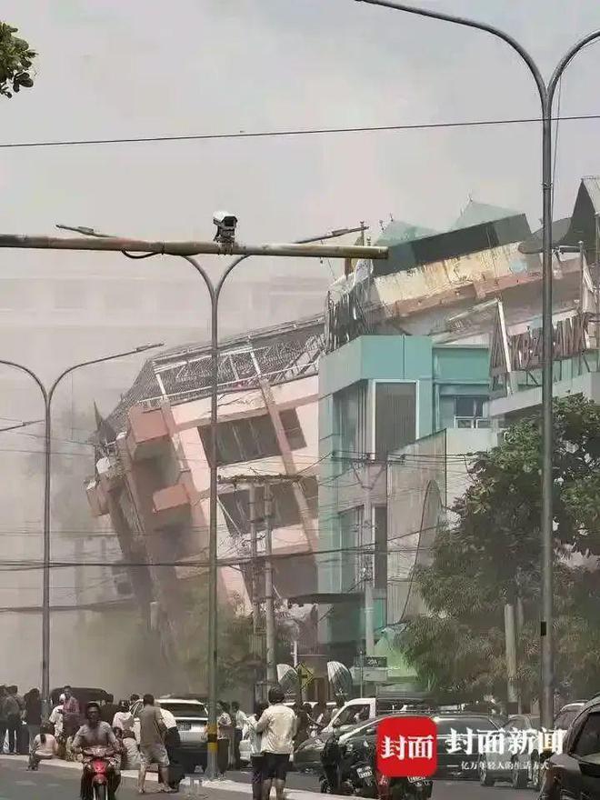 缅甸发生7.9级地震，多地现场视频曝光！马路上车辆剧烈摇摆，泰国一高楼10秒内成废墟