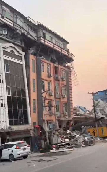 “没护照怎么回国？”缅甸曼德勒一酒店垮塌多位华人护照被埋，仍有人被困，大使馆回应