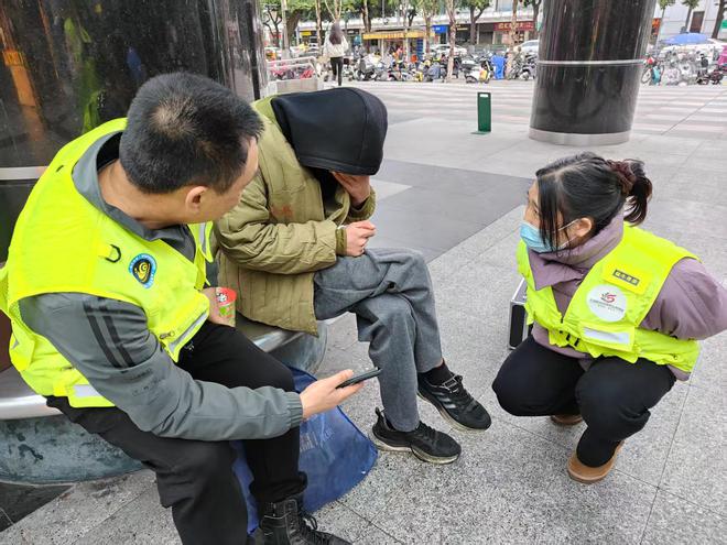 19岁湖南小伙在广州街头流浪半年多近获救助，志愿者：他网恋被骗后离家出走