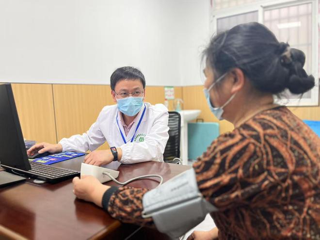 带状疱疹患者痛到无法穿衣，用支架隔离皮肤！湘雅专家提醒：接种疫苗可预防