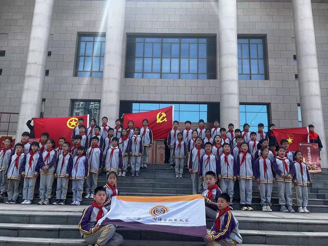 郑州实验外国语学校东校区：追寻红⾊记忆 培育时代新⼈