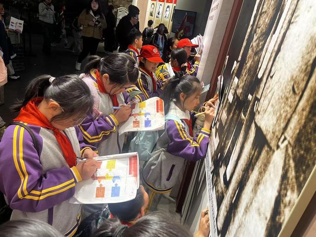 郑州实验外国语学校东校区：追寻红⾊记忆 培育时代新⼈