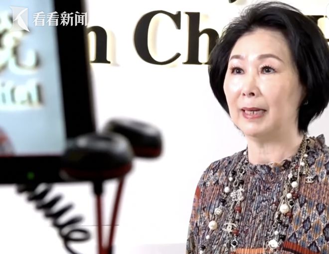 知名女星宣布裸捐所有资产！儿子出生三个月时夭折，曾和周润发饰演夫妻