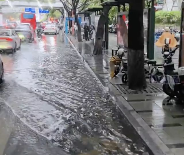 广州多地出现水浸街！今明两天有强降水+强对流