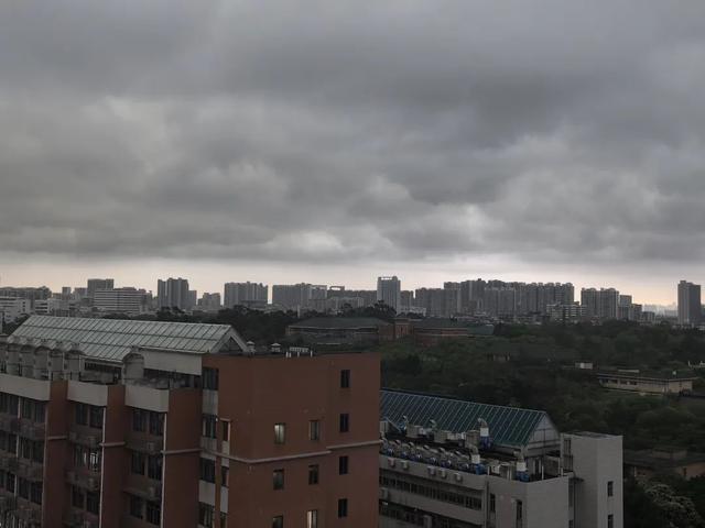 广州多地出现水浸街！今明两天有强降水+强对流