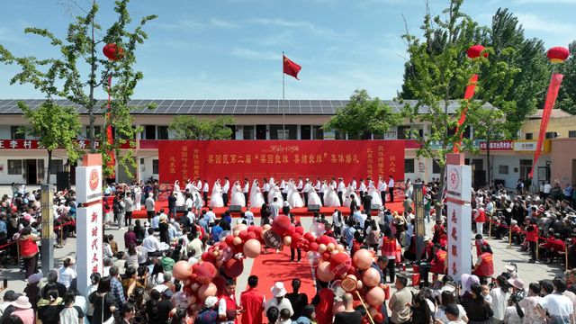 商丘：梁园区“梁园良缘”集体婚礼 劲吹浪漫简约风