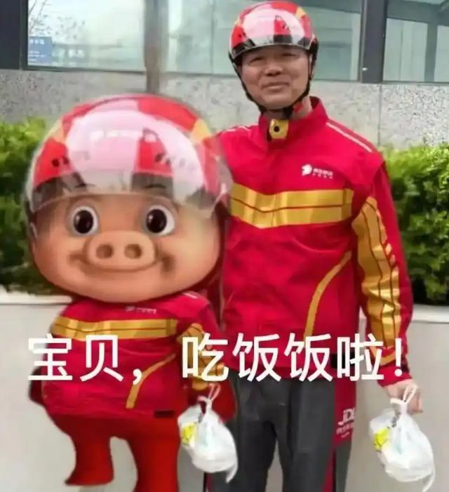 刘强东穿猪猪侠T恤现身日本，京东外卖“萌系营销”能否破圈？