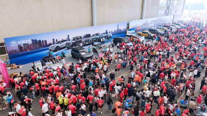 陪妈妈跑，向爱出发！2025长城汽车智慧工厂半程马拉松燃情开跑