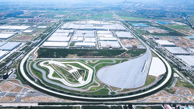 陪妈妈跑，向爱出发！2025长城汽车智慧工厂半程马拉松燃情开跑