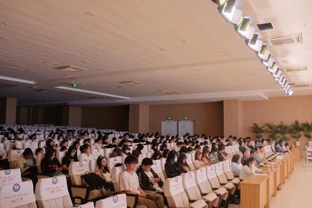 河南省职业健康知识宣讲活动走进濮阳医学高等专科学校