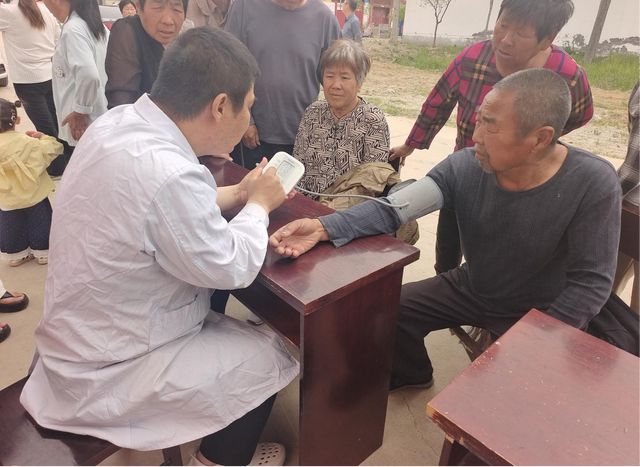 范县王楼镇开展“健康惠民+文化润心”志愿活动