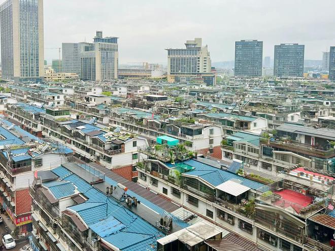 杜绝“大拆大建”，再提城市更新：钱从哪来？