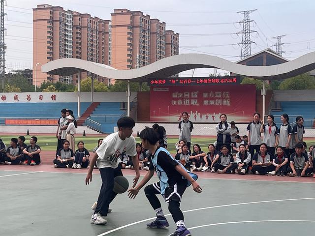 郑州市第四十八中学七年级学子用汗水书写 “热血备忘录”