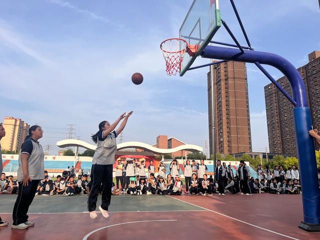 郑州市第四十八中学七年级学子用汗水书写 “热血备忘录”