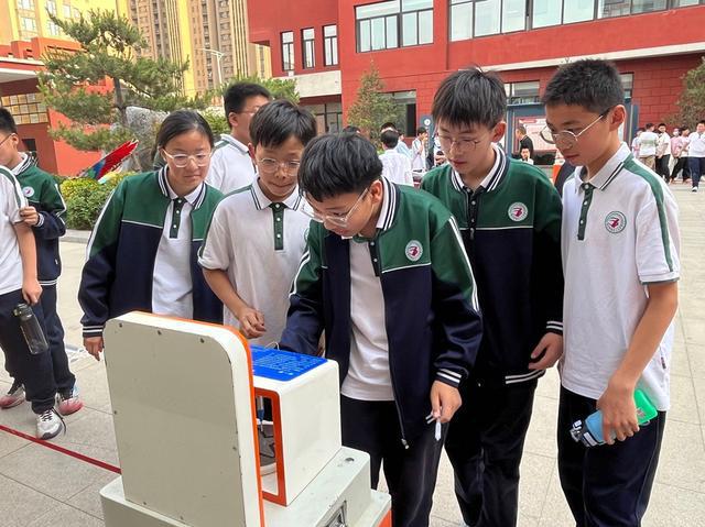 郑州57中南校区科创节，是科学探索，缘何还是视听盛宴？