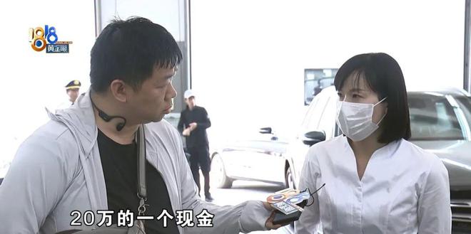 90多万的进口奔驰，老板开着开着引擎盖翻了：不是一点点快