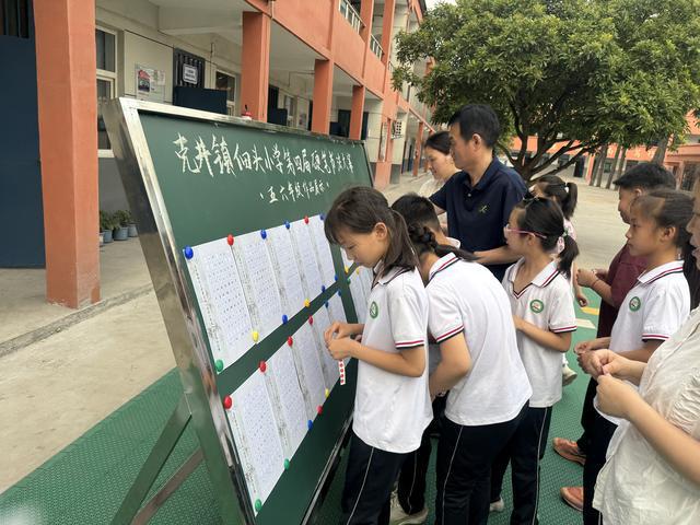 济源：克井镇佃头小学第四届“书法小明星”比赛落幕