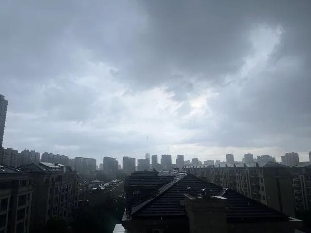 刚刚抵达杭州！多地预警：尽量减少外出