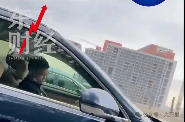 网友称偶遇余承东“开车睡着”，打招呼被秒回，引驾驶安全争议