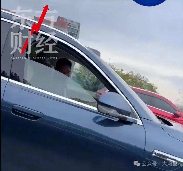 网友称偶遇余承东“开车睡着”，打招呼被秒回，引驾驶安全争议
