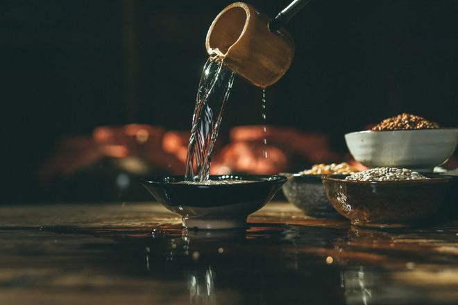 即时零售点燃白酒市场，美团618开打12小时：白酒卖了3亿元，23万人抢1499元茅台