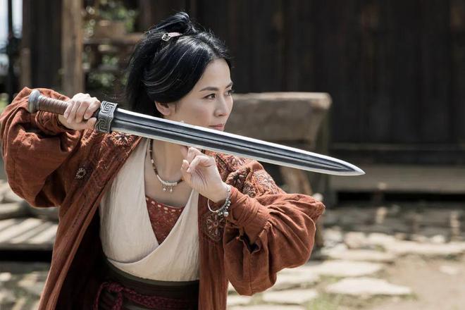 古天乐现身林峯香港演唱会，官宣电影版《寻秦记》将上映