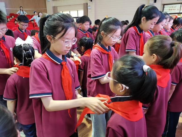 紫东路小学：牢记党的教导 争做强国少年