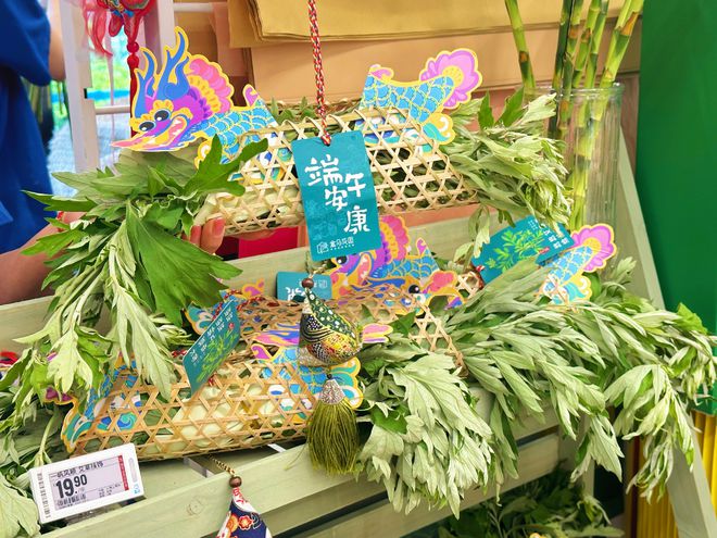 端午“氛围组”艾草花束火爆，长沙有花店卖到98元一束