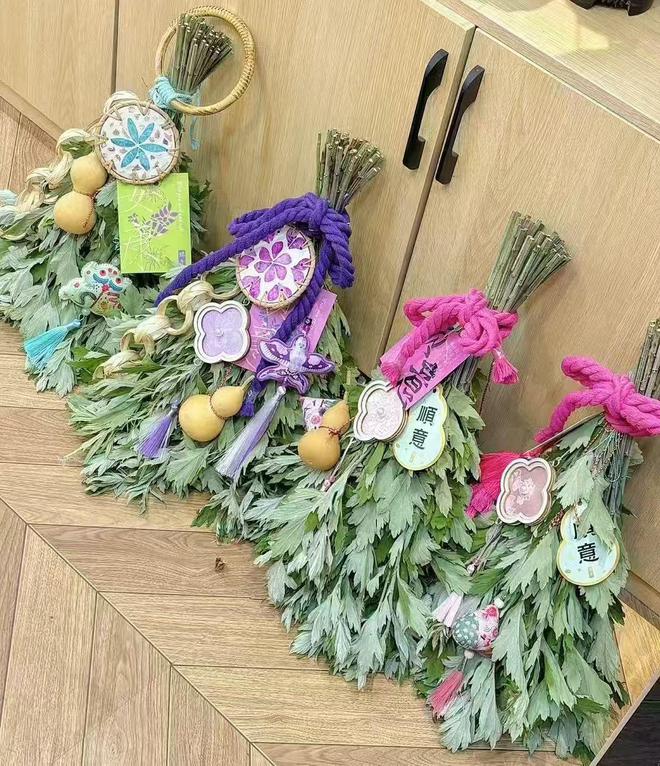 端午“氛围组”艾草花束火爆，长沙有花店卖到98元一束