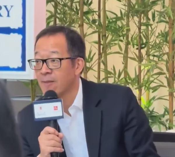 俞洪敏骑车发生意外，网友：隔着屏幕都感觉疼，本人最新回应