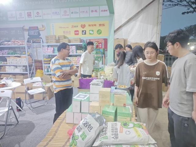 南阳月季博览会主会场：艾草魅力绽放 好 “艾” 持续升温