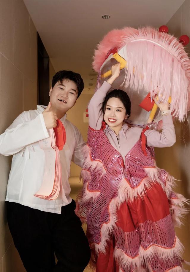95后新人“整顿”婚礼！在海底捞办140人婚宴！花2.25万元，账单长2米
