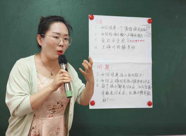郑州高新区外国语小学校长、书记与家长面对面聊教育