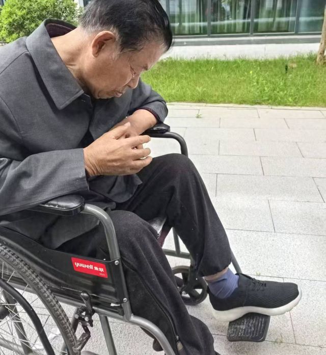 亿万富豪父子“股权争夺战”后续：父亲起诉长子，一审被驳回