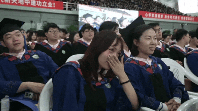 感动泪目！延边大学毕业典礼上食堂阿姨暖心叮嘱：难过委屈别硬扛，多忙都要好好吃饭