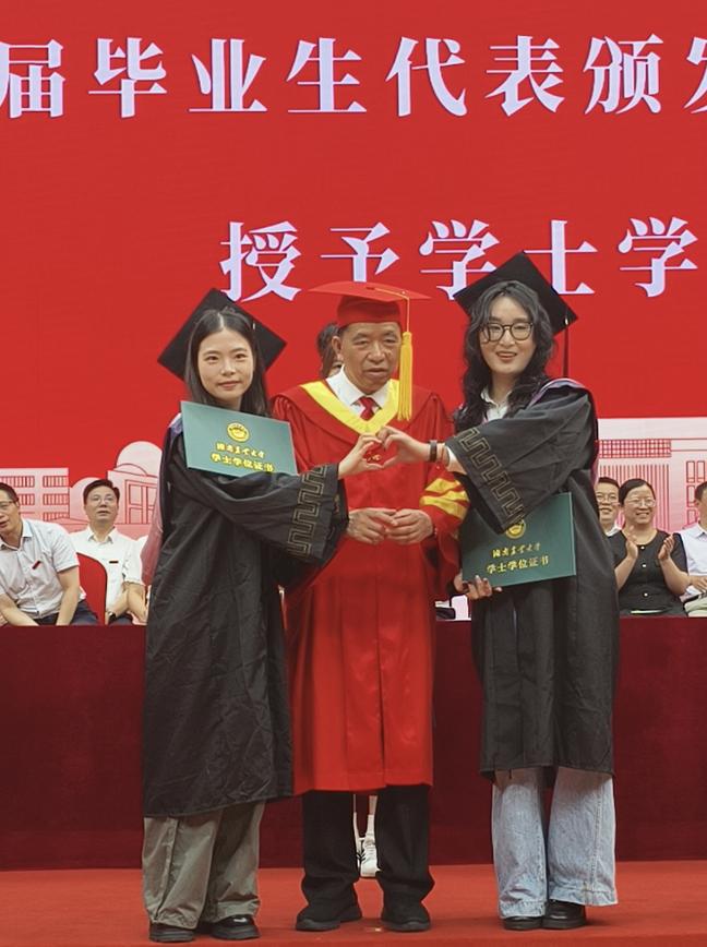 “让中国饭碗端得更稳、更实、更安心”！湖南农大毕业典礼话初心