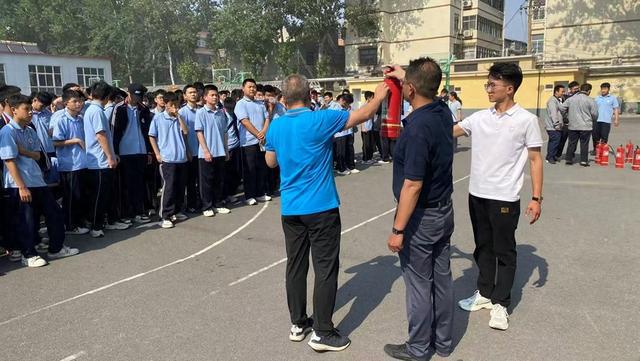 安阳市文峰区育才西社区：消防演练进校园 守护成长每一步