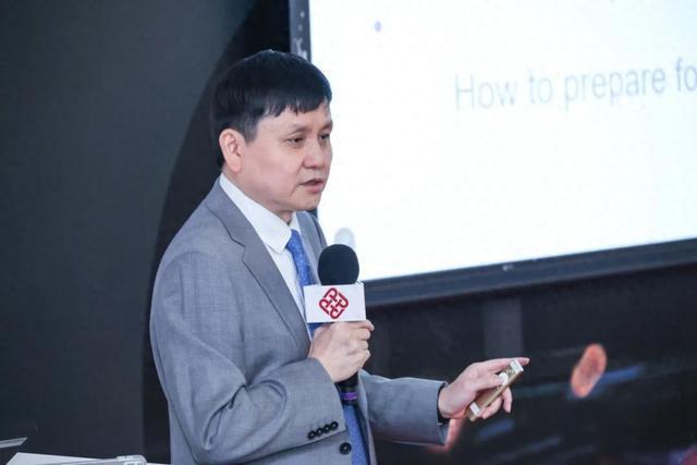 张文宏，有新身份
