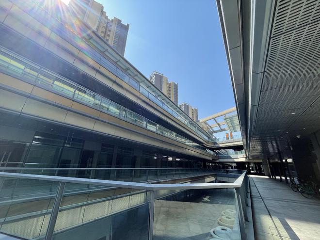 神秘金主空降？成都网红大盘陷重组疑云：股东再度互掐，李嘉诚家族仍卷在其中