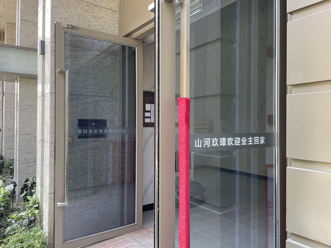 神秘金主空降？成都网红大盘陷重组疑云：股东再度互掐，李嘉诚家族仍卷在其中