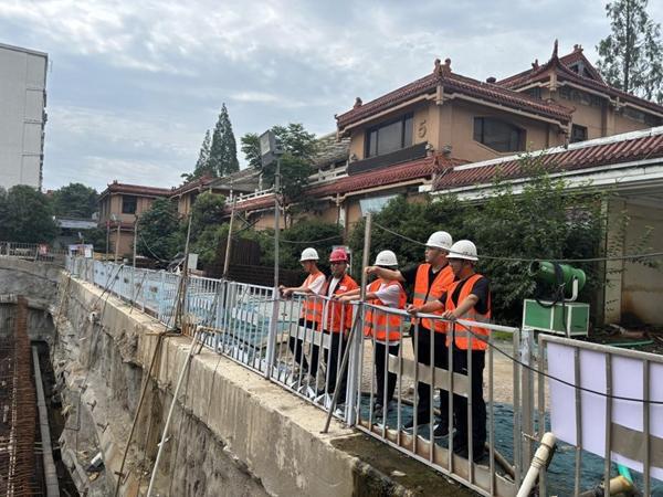 中国一冶湖北分公司信阳步行街项目开展全国安全咨询日活动