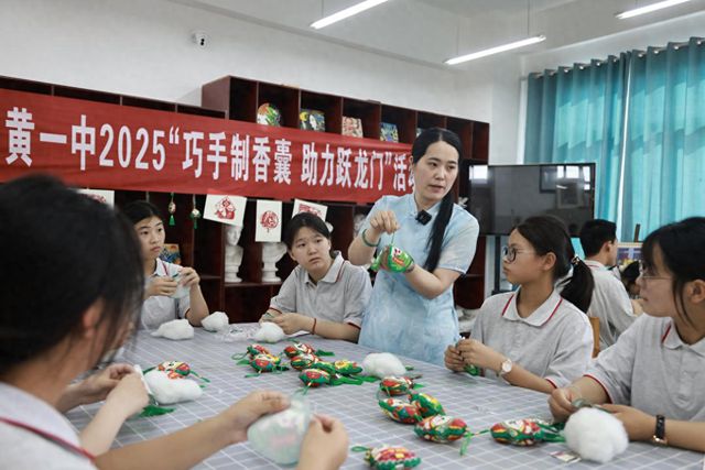 安阳内黄：香囊寄情助高考