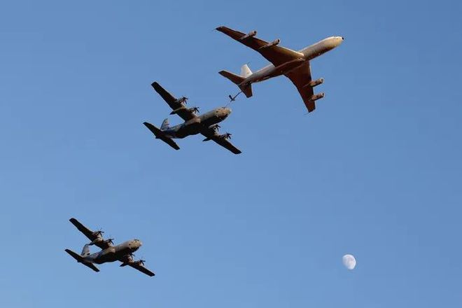 美媒：由于以伊冲突升级，美军大量加油机转移到欧洲，“尼米兹”航空母舰号正前往中东