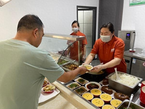 信阳市浉河区：“一老一小”的幸福港湾
