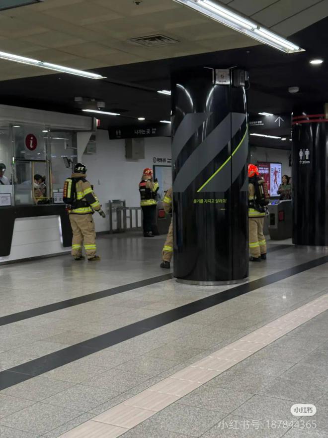 韩国首尔地铁5号线列车发生火灾，纵火事件嫌疑人当场被控制