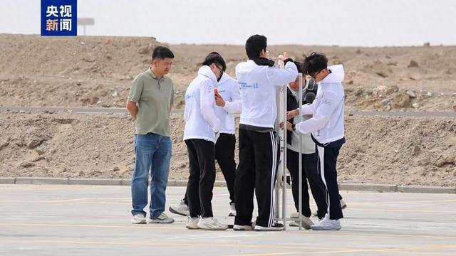25名中学生，成功发射火箭