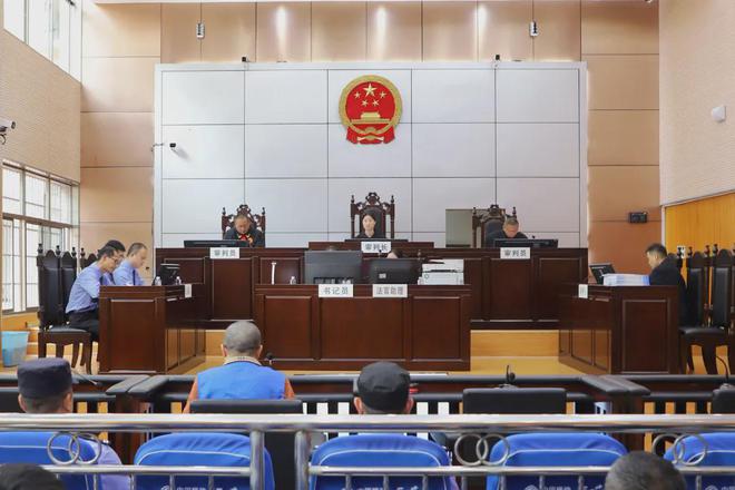 受贿200余万！湘西土家族苗族自治州肿瘤医院原院长向尔富被判刑