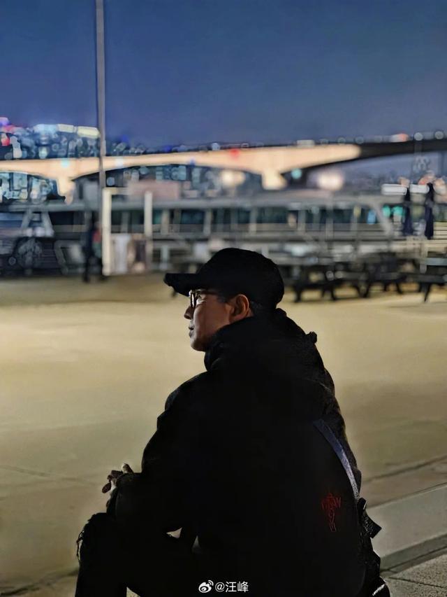 汪峰发文回应与宁静牵手事件