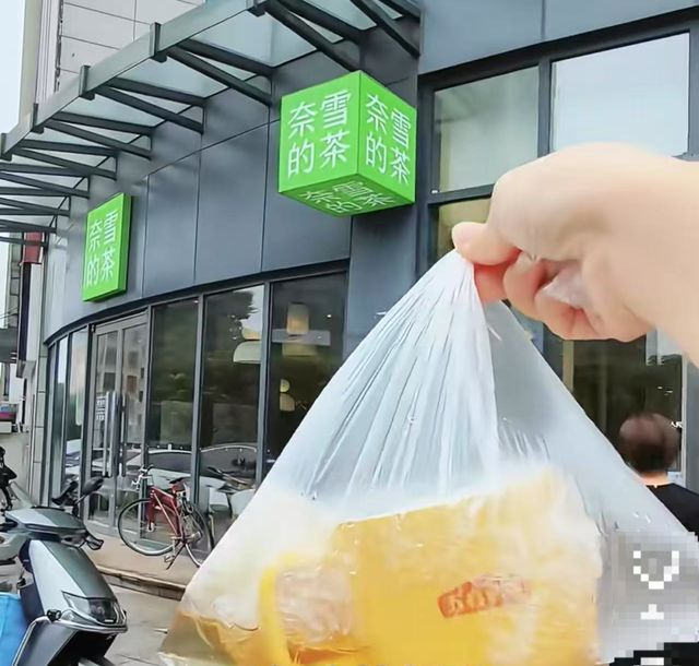 奈雪的茶被曝喝出青蛙，市场监督管理局已介入